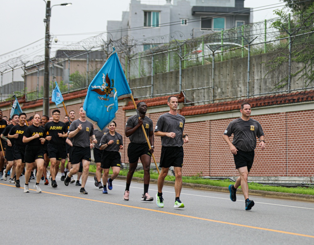 501st Military Intelligence Brigade Conducts a Brigade Run