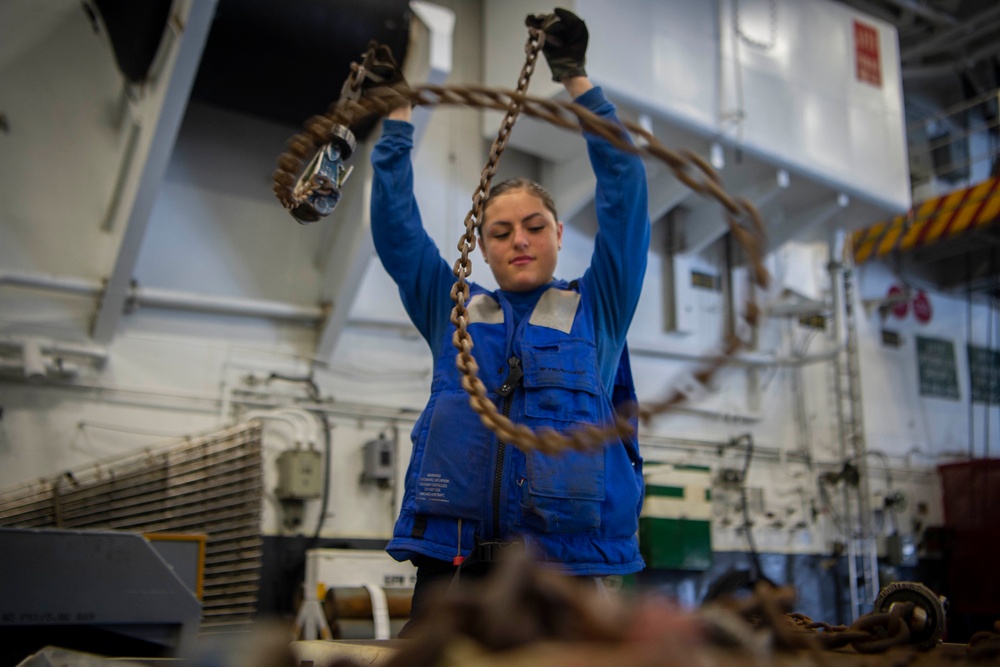 USS Carl Vinson (CVN 70) Sailors Perform Aircraft Maintenance in the Pacific Ocean