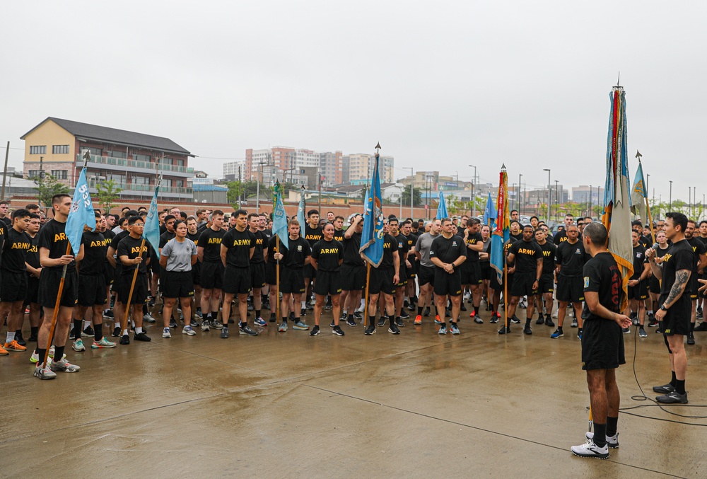 501st Military Intelligence Brigade Conducts a Brigade Run