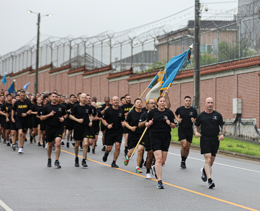 501st Military Intelligence Brigade Conducts a Brigade Run