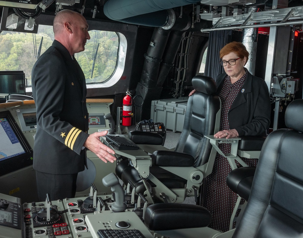 Senator the Honourable Marise Payne visits USS Canberra (LCS 30)