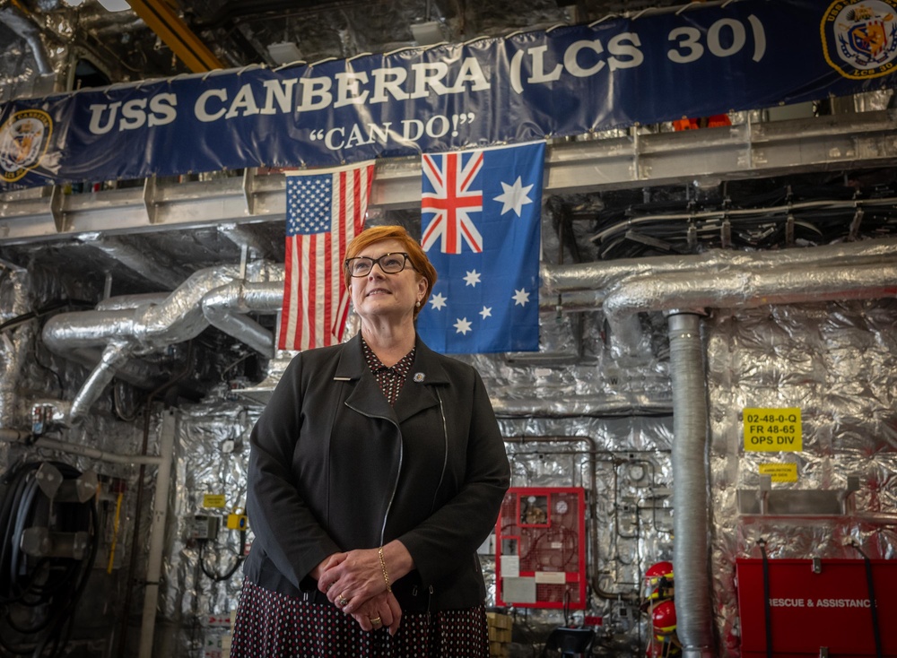 Senator the Honourable Marise Payne visits USS Canberra (LCS 30)