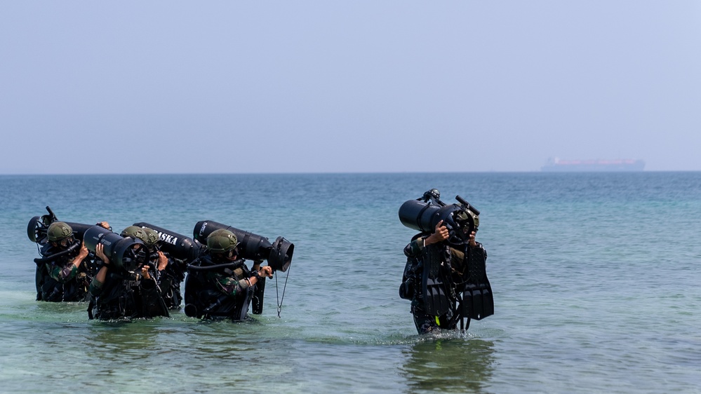 Indonesia’s Naval Special Operation Forces trains in joint combined exercise with Naval Special Warfare forces