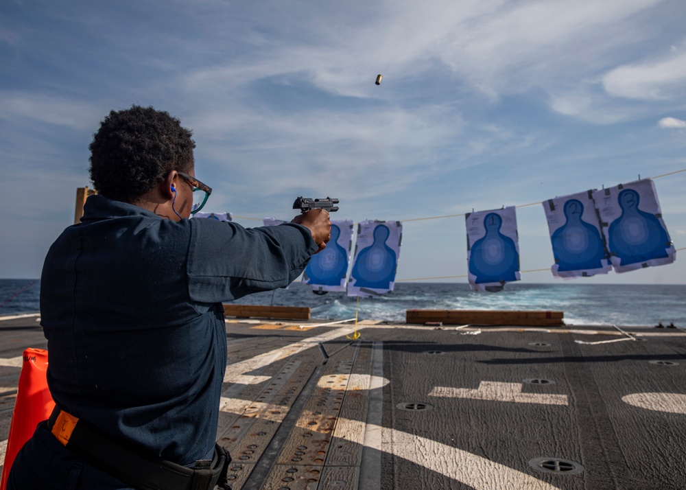 USS Rafael Peralta (DDG 115) conducts a marksmanship qualification course on the flight deck