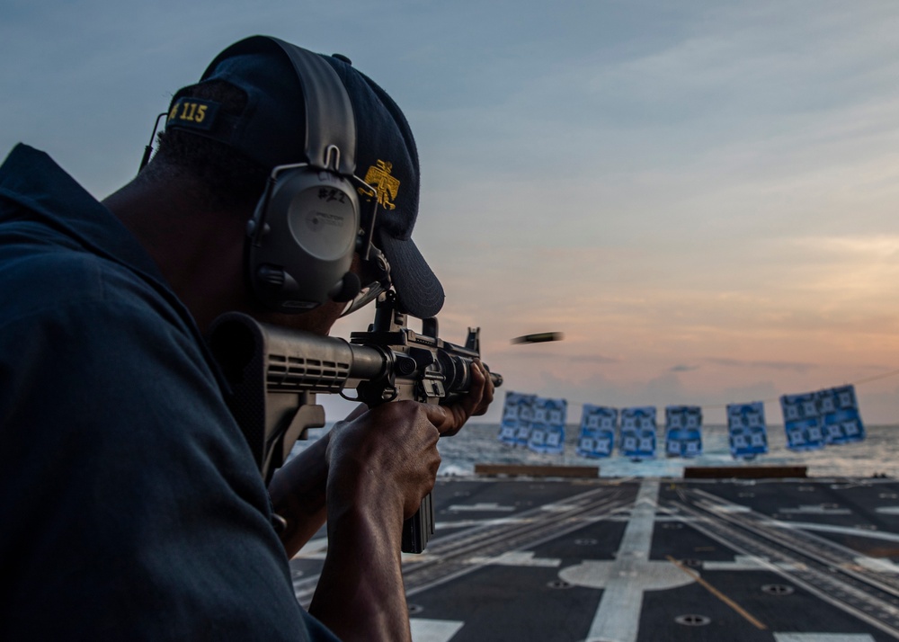 USS Rafael Peralta (DDG 115) conducts a marksmanship qualification course on the flight deck