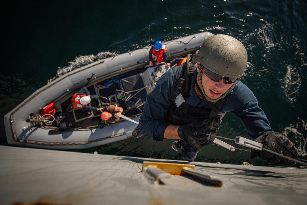 USS Carney (DDG 64) Conducts VBSS During CSG-4 COMPTUEX