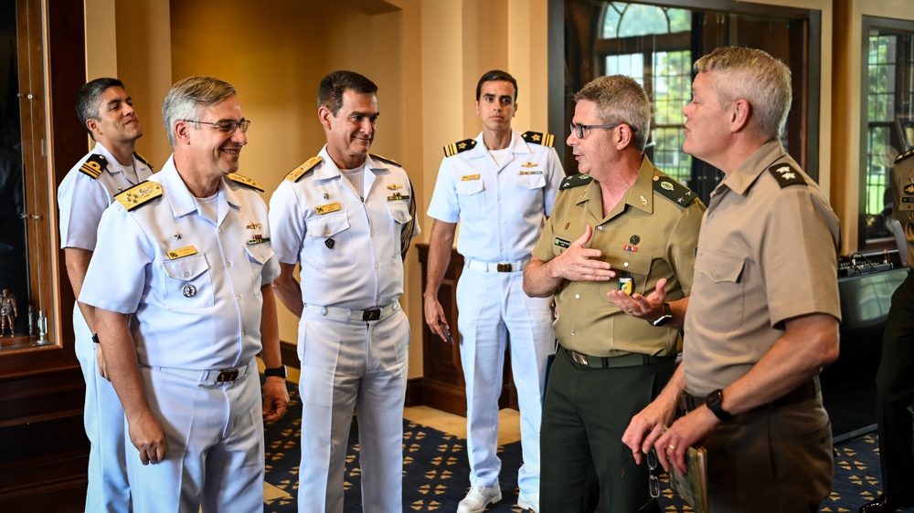 Brazilian Navy Chief of Staff Visits the IADC