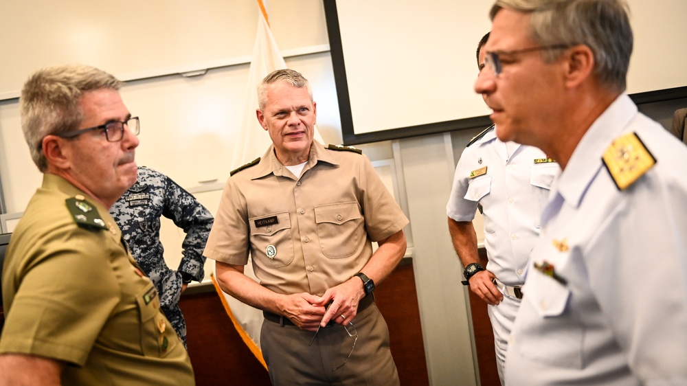 Brazilian Navy Chief of Staff Visits the IADC