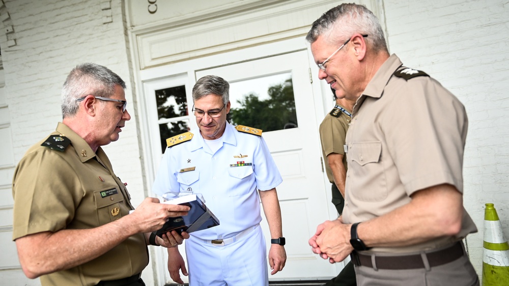 Brazilian Navy Chief of Staff Visits the IADC