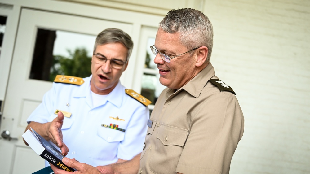 Brazilian Navy Chief of Staff Visits the IADC