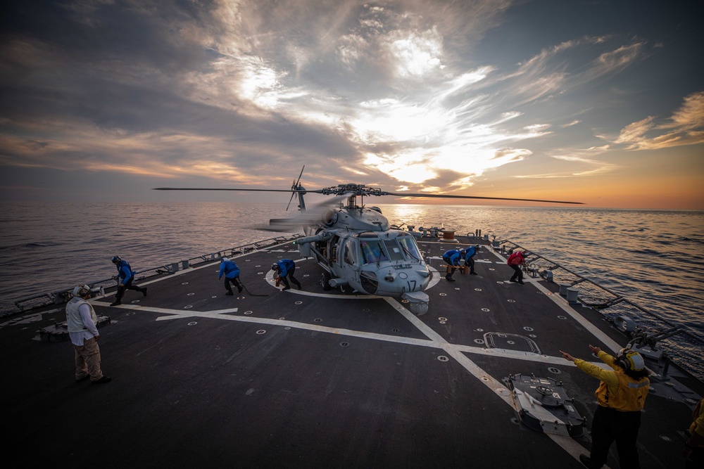 USS Carney (DDG 64) Conducts Flight Operations During CSG-4 COMPTUEX