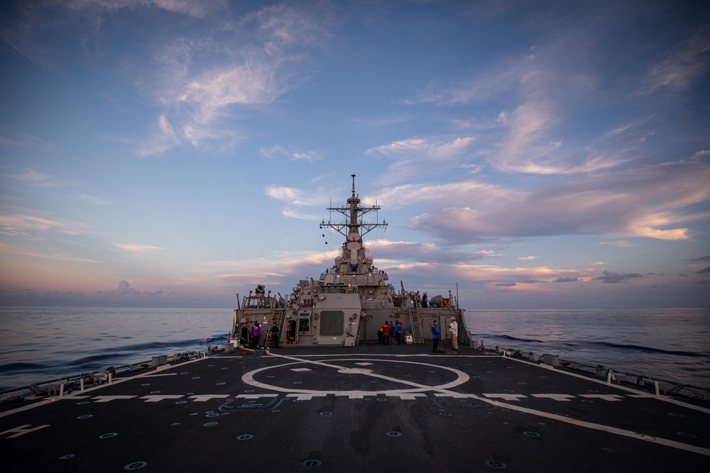 USS Carney (DDG 64) Conducts Flight Operations During CSG-4 COMPTUEX