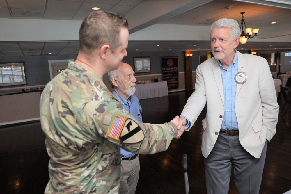 LTC O'Sullivan speaks to Galveston community group