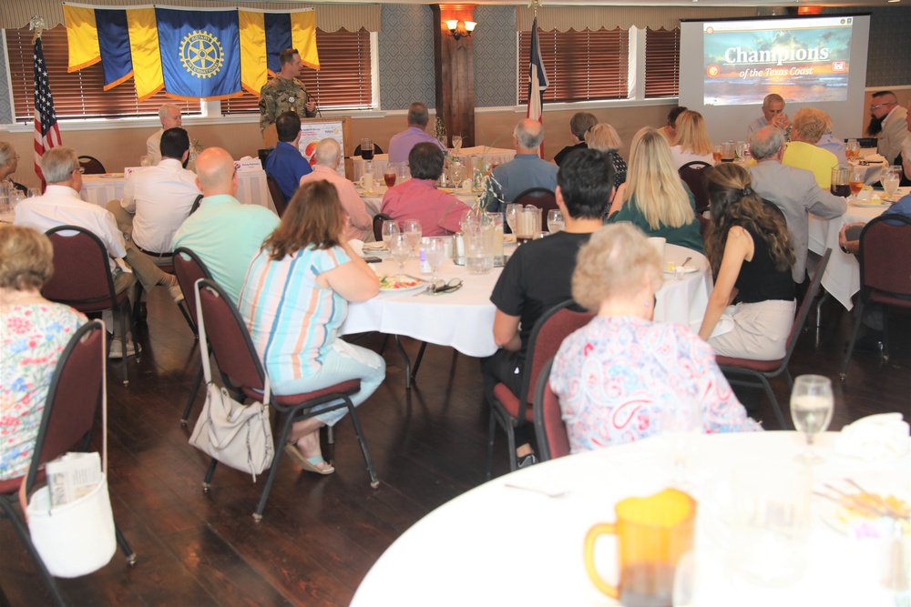 LTC O'Sullivan speaks to community group