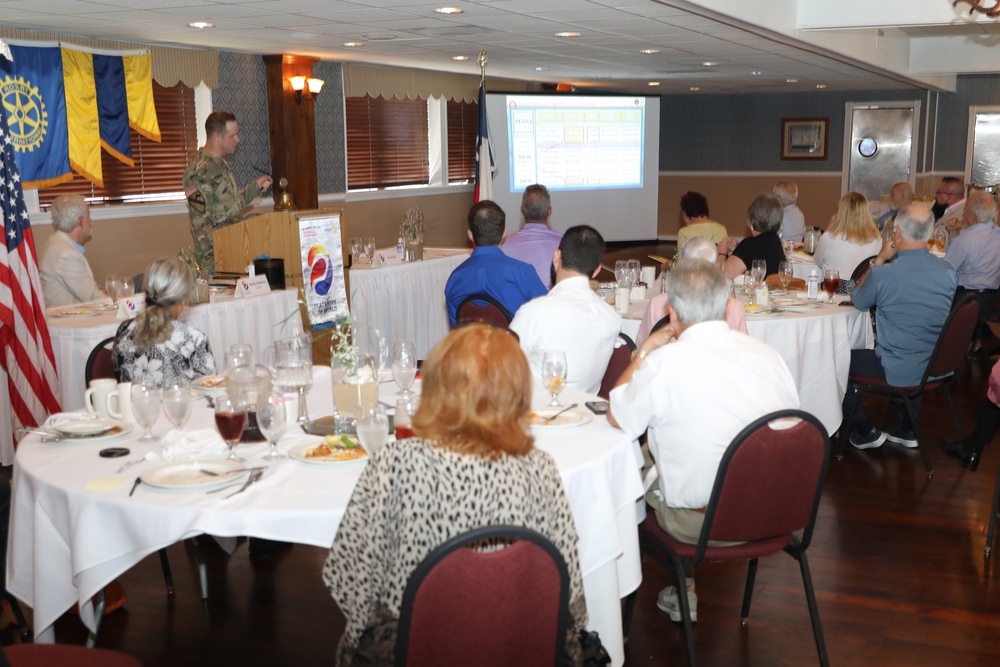 LTC O'Sullivan speaks to community group