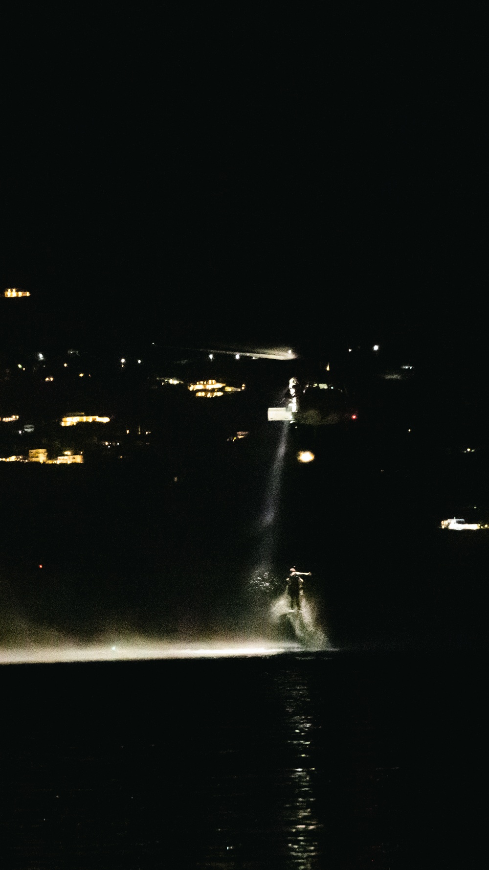 2d Recon Conducts Helo Casting At Night