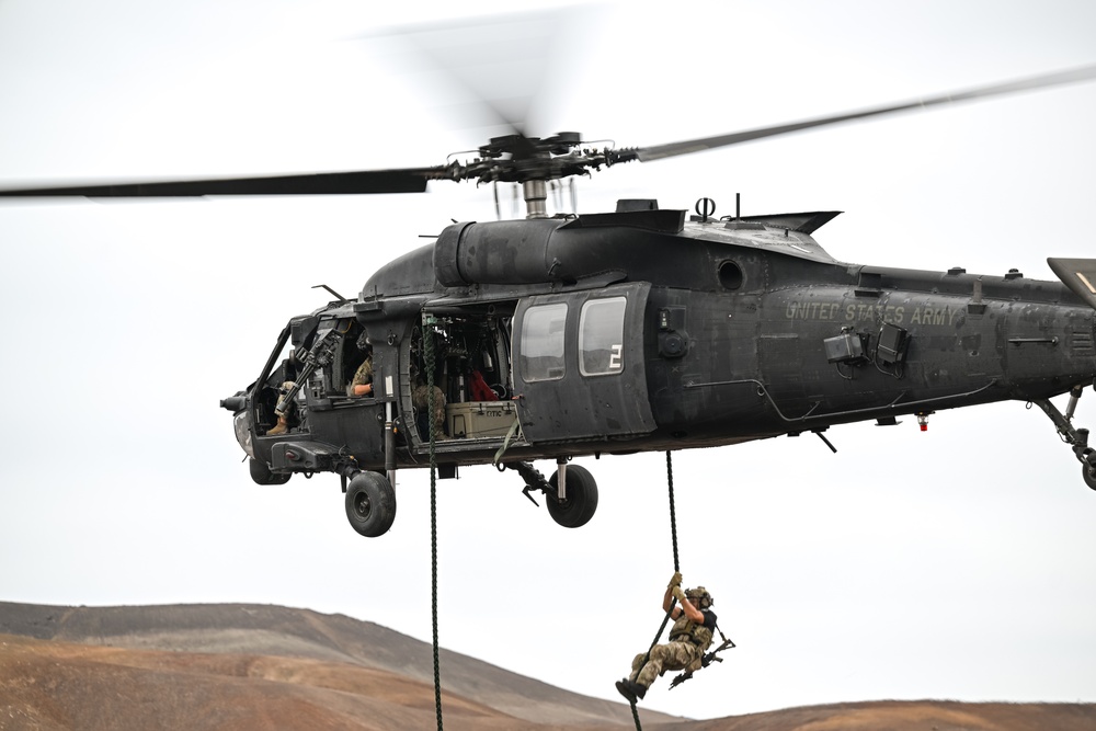 7th Special Forces Group (Airborne) Conducts Fast-Rope Training