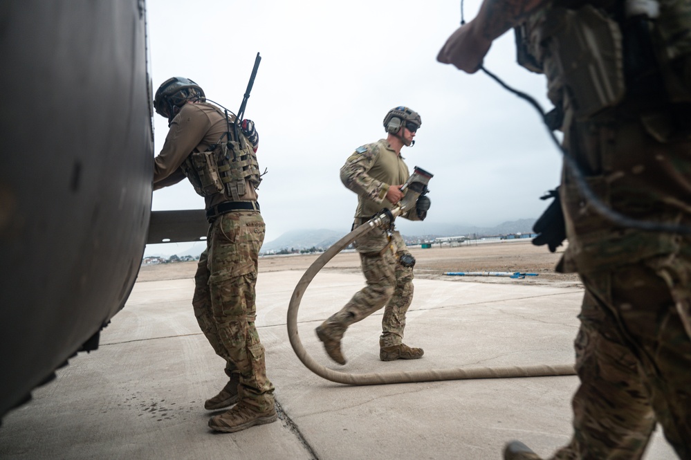 7th Special Forces Group (Airborne) Conducts Fast-Rope Training