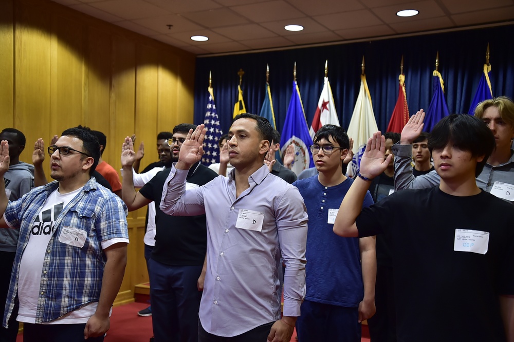 Gen. Randy A. George, VCSA, delivers oath of enlistment at Fort Meade MEPS