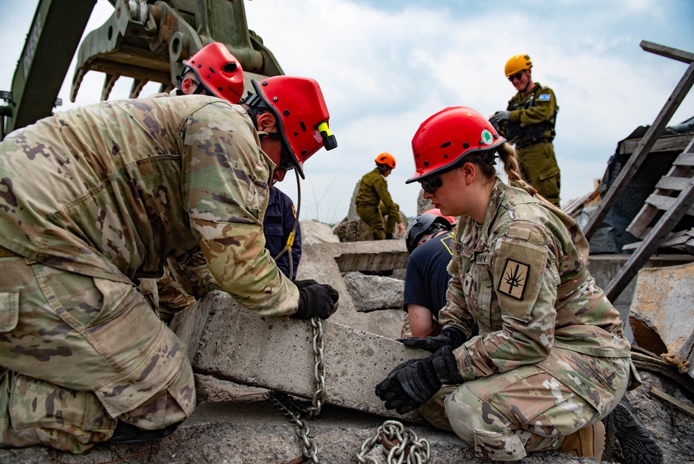 Israeli Home Front Command Soldiers train New York Army National Guard Engineers
