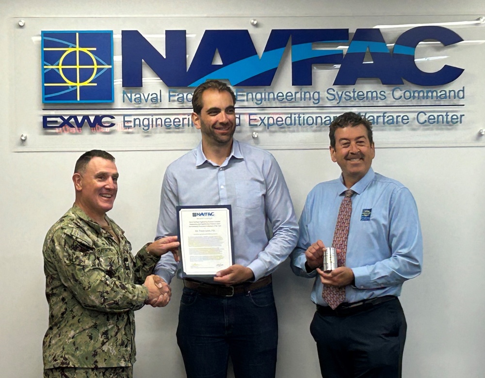 EXWC Employee Travis Lewis Receives NAVFAC Drum E Award