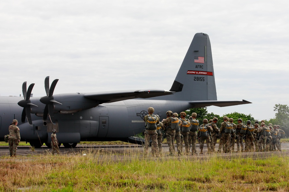 Multinational airborne training at Air Base London