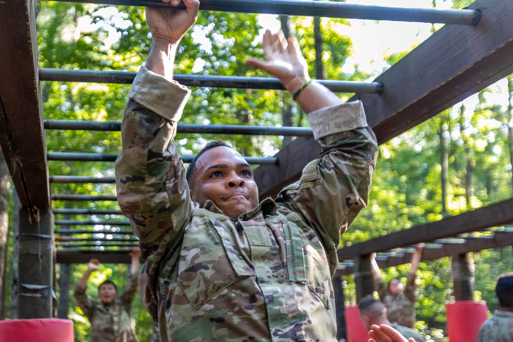 Army Reserve Sgt. Pabon Luis completes the horizontal ladder