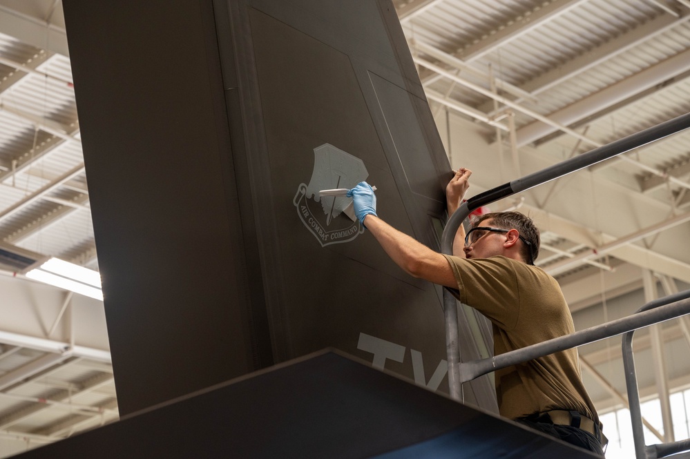 62nd AMU gives Tyndall F-35s new flair