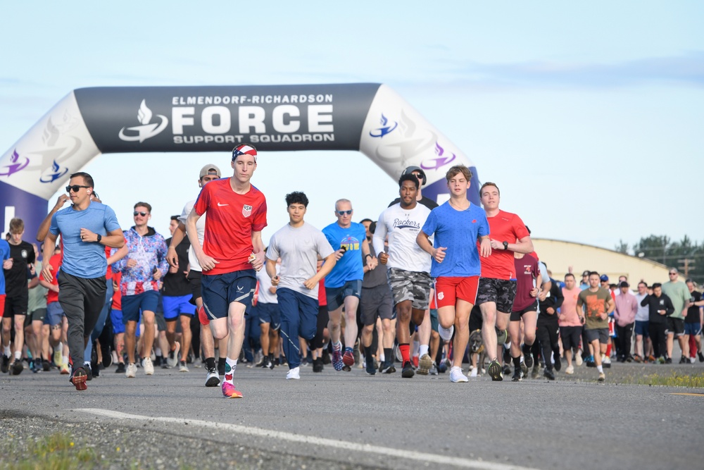 JBER Commander Hosts Fun Run