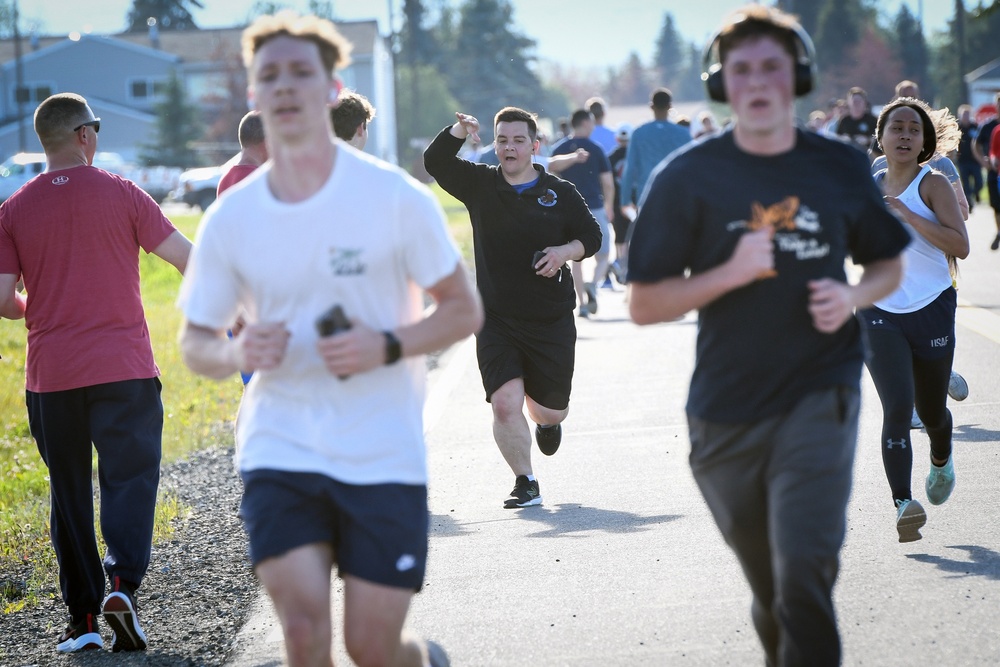 JBER Commander Hosts Fun Run