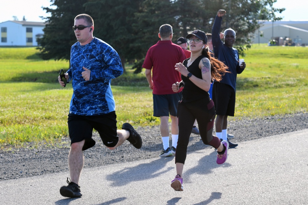 JBER Commander Hosts Fun Run