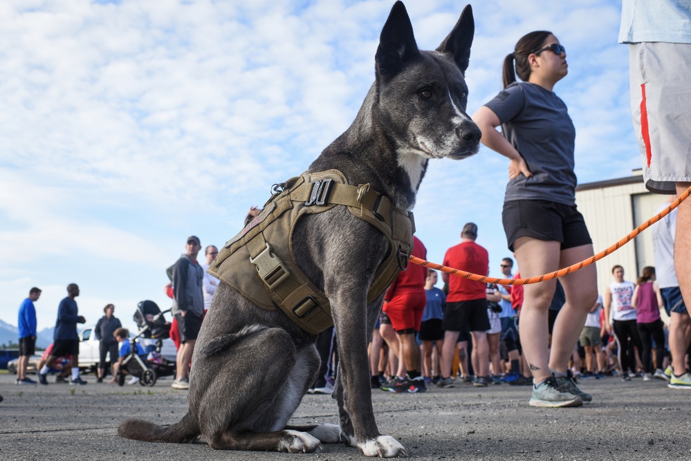 JBER Commander Hosts Fun Run