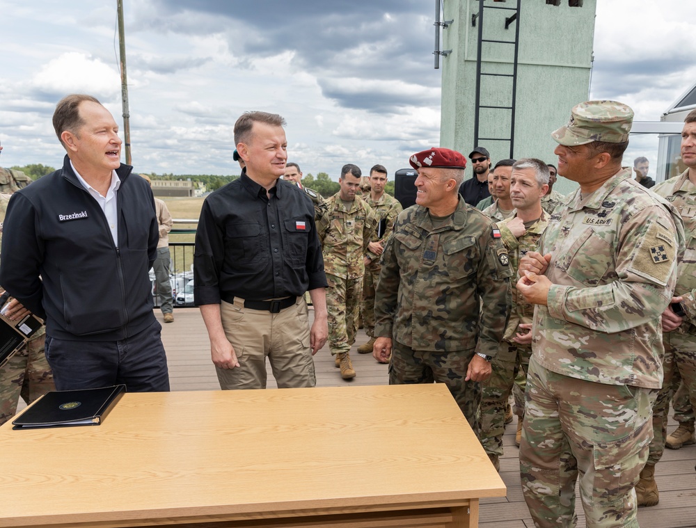 U.S. Ambassador to Poland and Minister of Defense for Poland visit Aviation Brigade