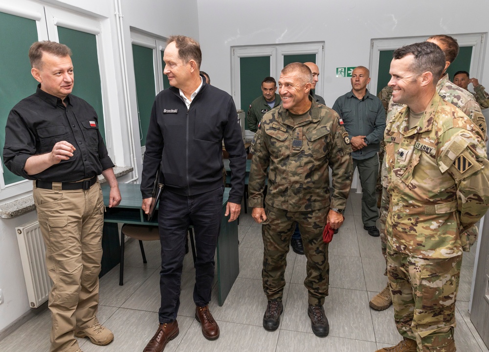 U.S. Ambassador to Poland and Minister of Defense for Poland visit Aviation Brigade