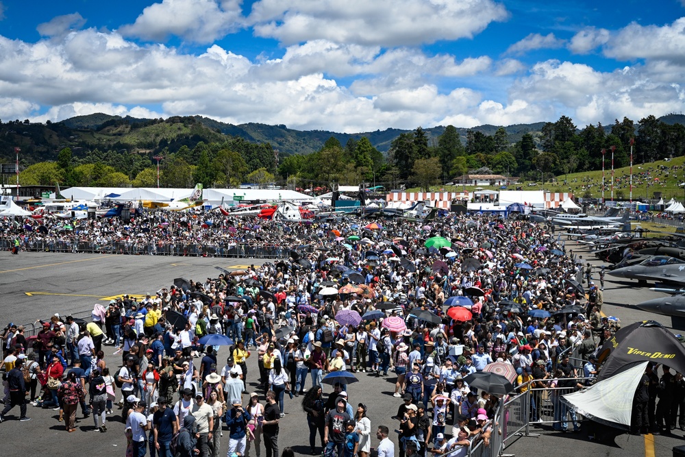 F-16 Viper Demo Team participates in F-AIR Colombia 2023