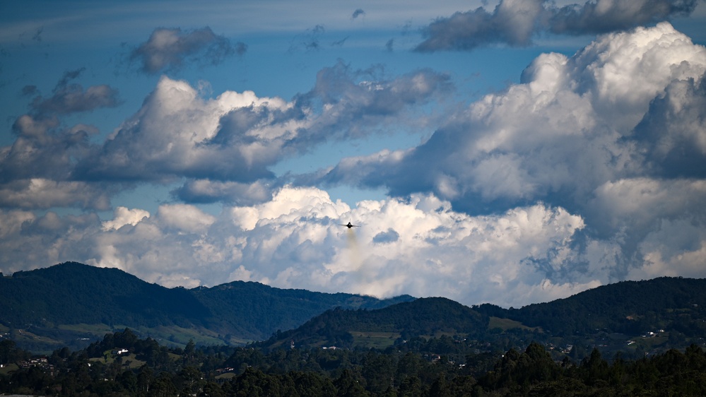 F-16 Viper Demo Team participates in F-AIR Colombia 2023