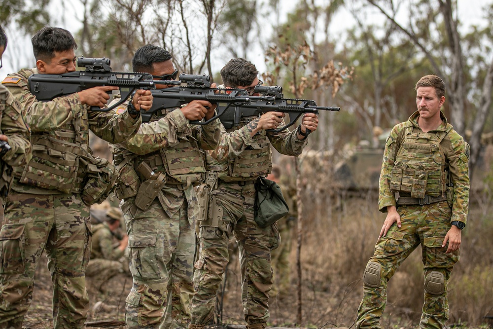 1st Armored Division trains with Australian Army