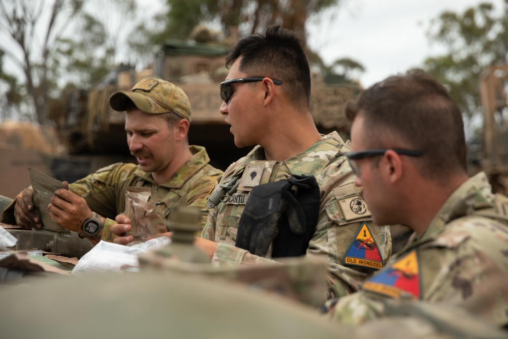 1st Armored Division trains with Australian Army