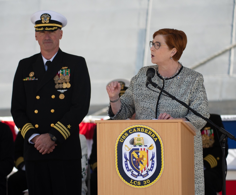 USS Canberra Commissioned in Sydney, Australia