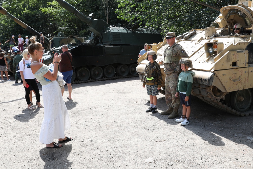 Task Force Ivy Soldiers celebrate the 15th Mechanized Brigade Anniversary in Gizycho, Poland
