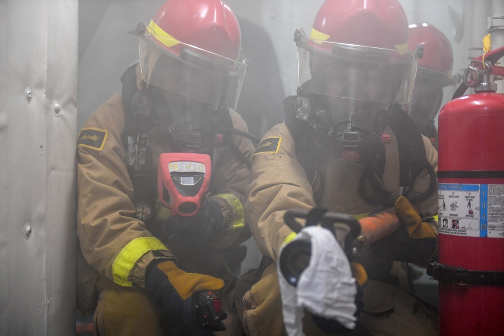 USS Green Bay (LPD 20) Conducts Damage Control Drill