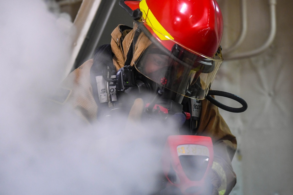 USS Green Bay (LPD 20) Conducts Damage Control Drill