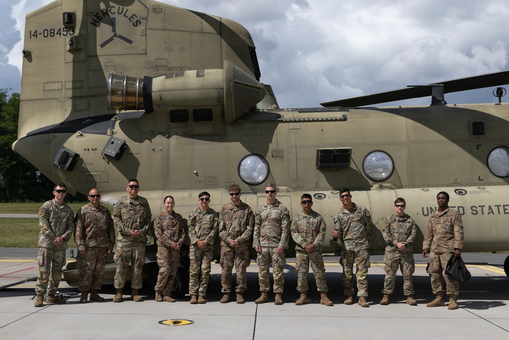 4th Infantry Division Soldiers strengthen tactical skills through CH-47 Chinook cold load training in Latvia