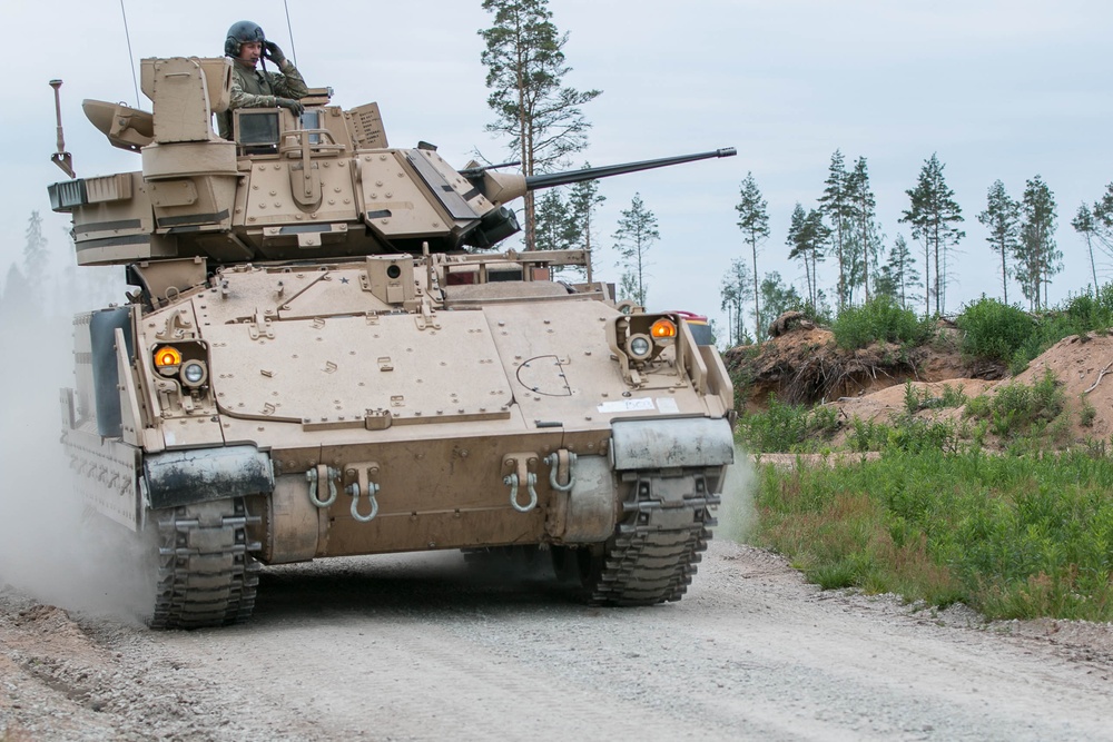 Tankers conduct gunnery in Estonia