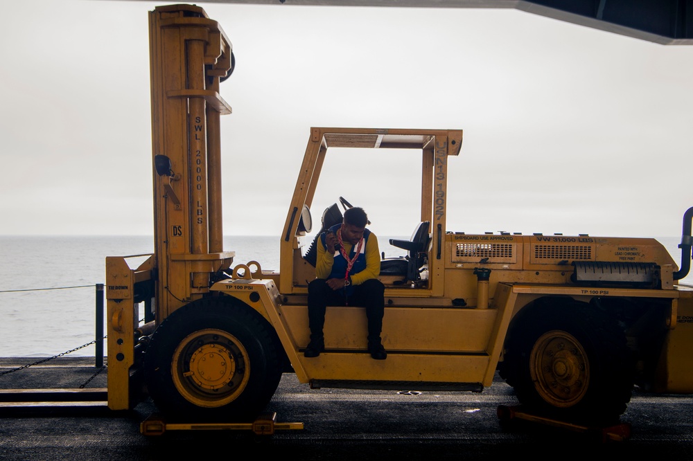 USS Carl Vinson (CVN 70) Sailors Perform Elevator Operations in the Pacific Ocean