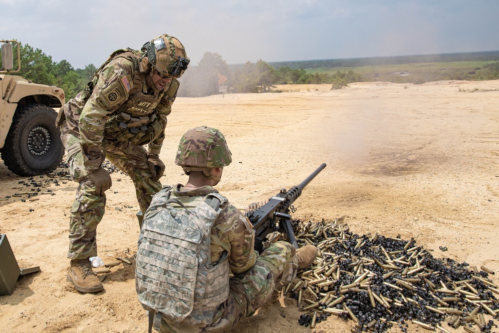 U.S. Army Reserve Soldiers train on machine guns