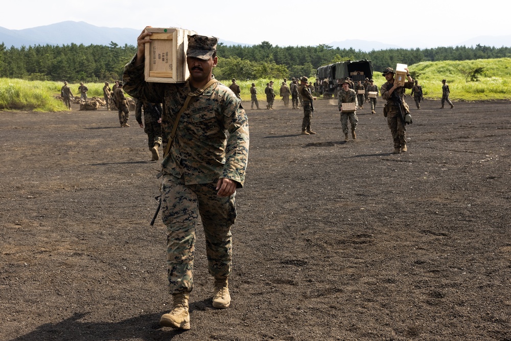 MWSS-171 Marines Conduct M16 and M4 Service Rifle Live-Fire Range