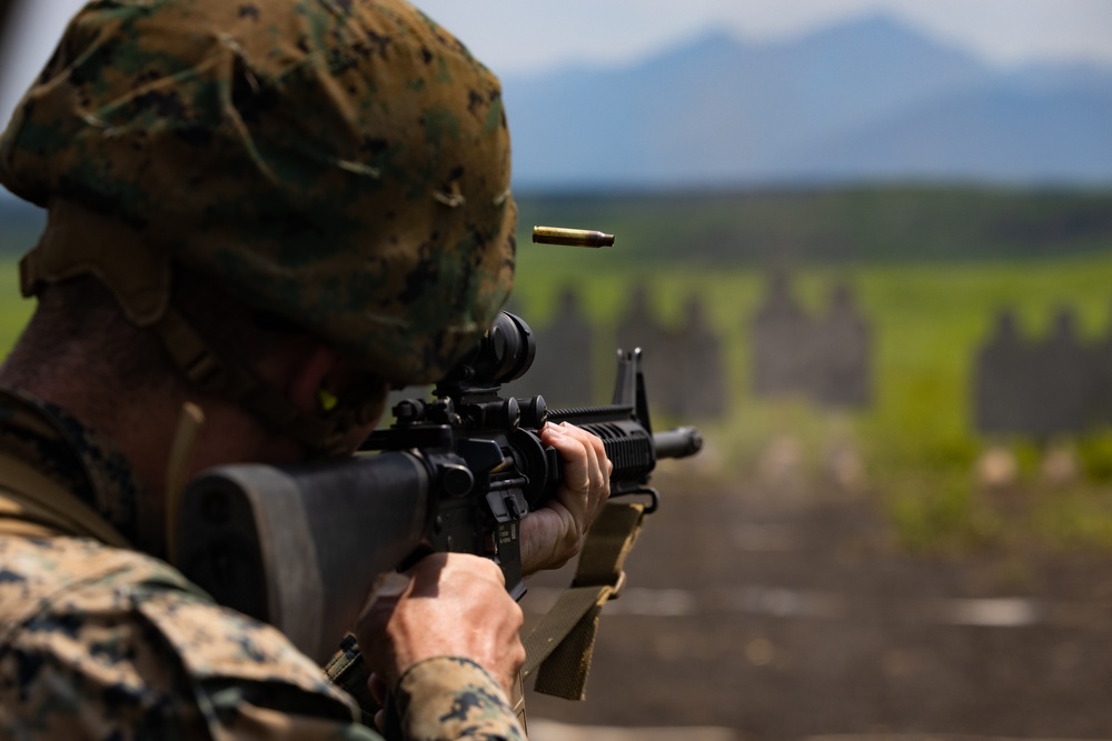 MWSS-171 Marines Conduct M16 and M4 Service Rifle Live-Fire Range