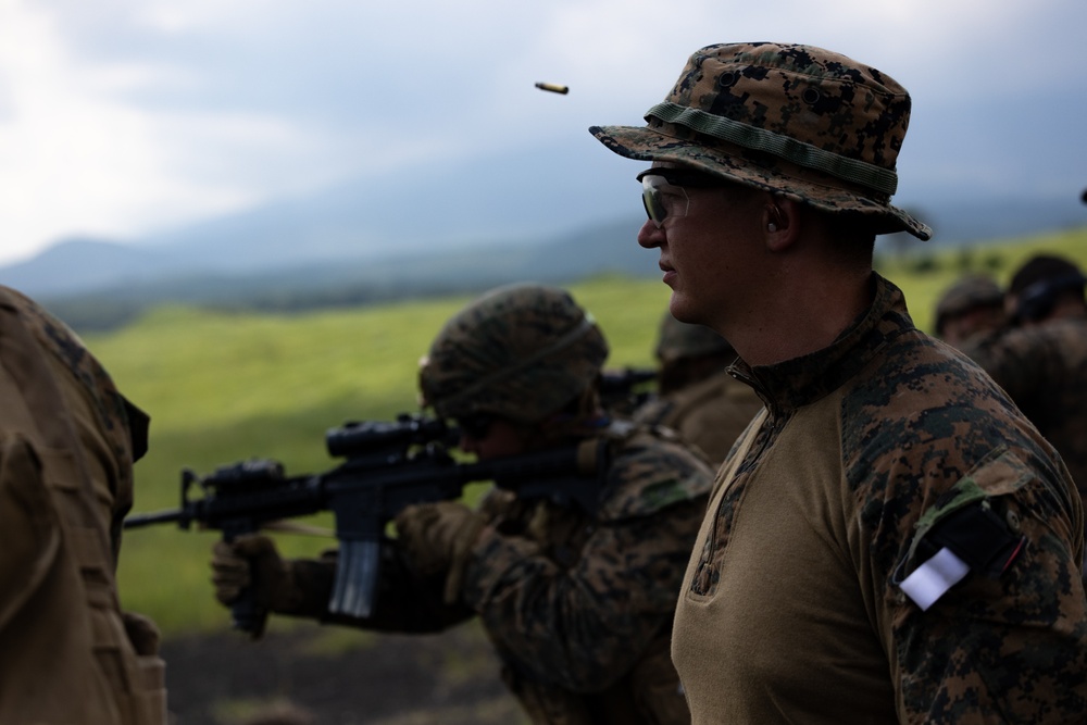 MWSS-171 Marines Conduct M16 and M4 Service Rifle Live-Fire Range