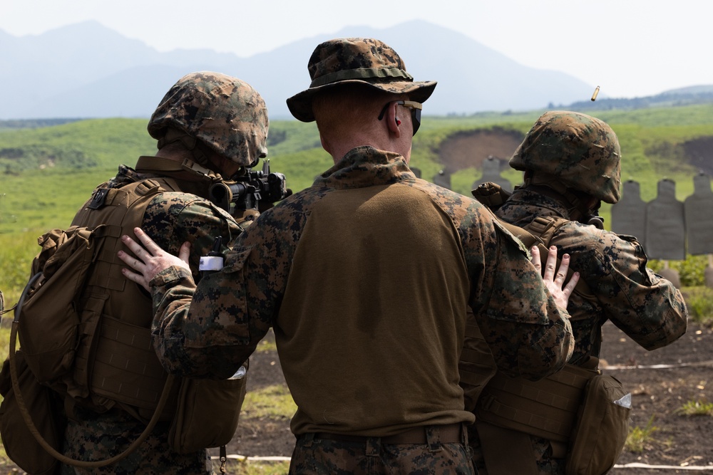 MWSS-171 Marines Conduct M16 and M4 Service Rifle Live-Fire Range